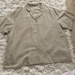 UNIQLO short-sleeve button up shirt
